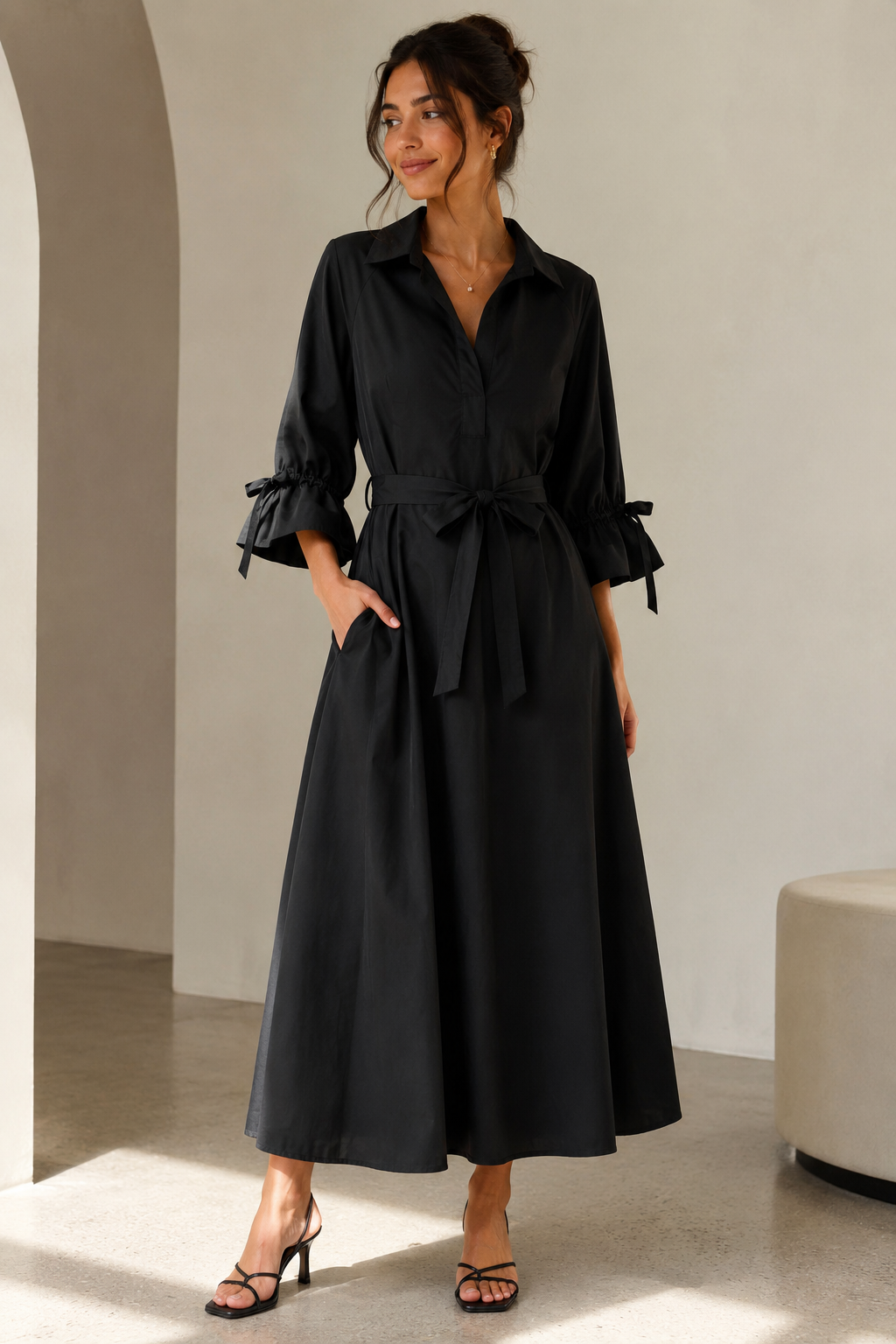 Schwarzes Baumwollkleid mit Bindegürtel